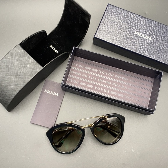 Prada sunglasses - Picture 6 of 7